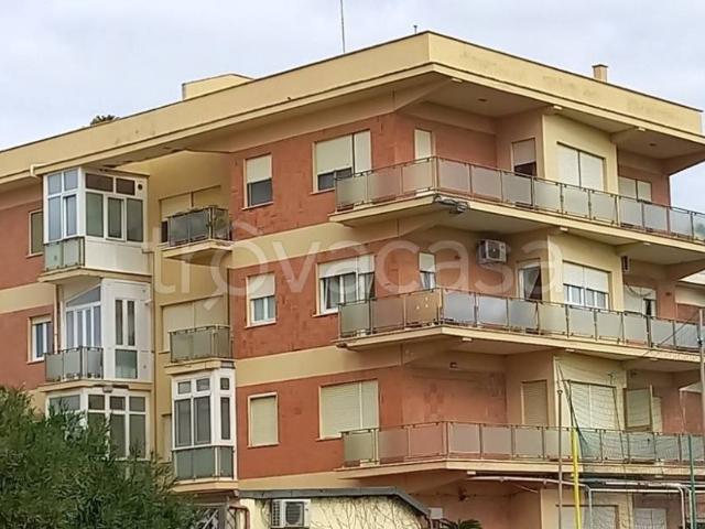Quadrilocale in vendita a Roma via dei Palombari, 10, Ostia Levante