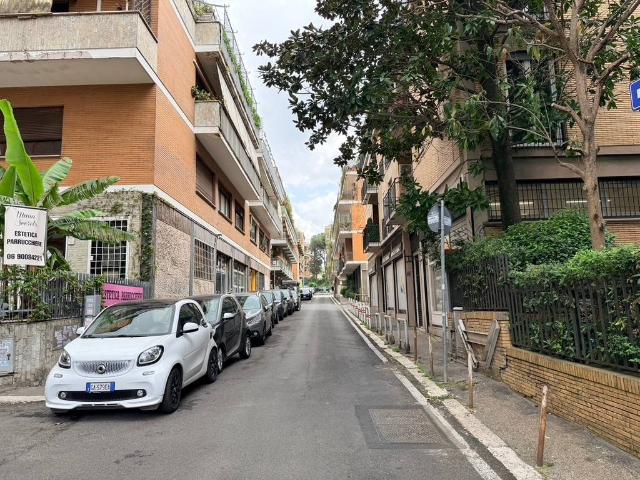 Quadrilocale in vendita a Roma via Ferdinando Galiani, Fleming