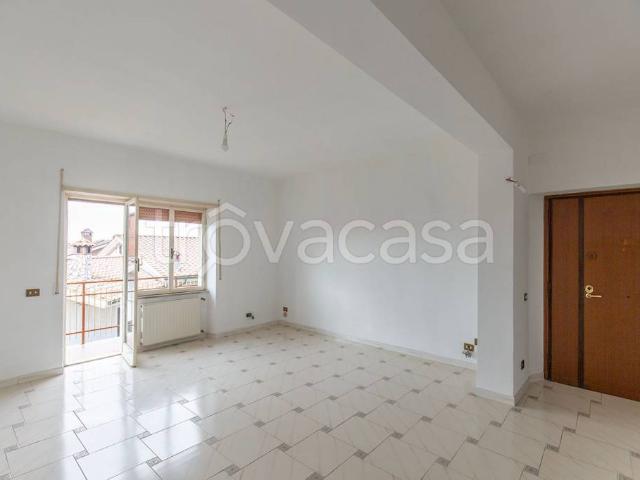 Quadrilocale in vendita a Roma via Frisa, 36, Castelverde