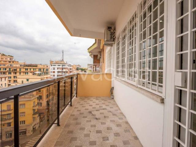 Quadrilocale in vendita a Roma via Gallia, San Giovanni