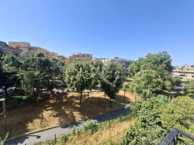 Quadrilocale in vendita a Roma via Giulio Tarra, 20, Colli Portuensi Casaletto