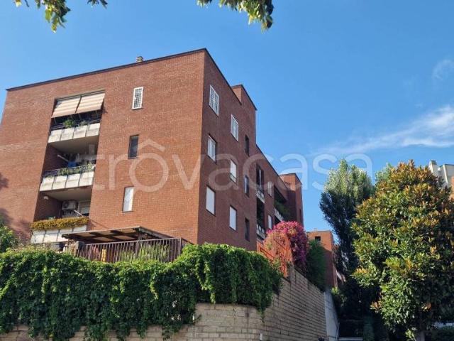 Quadrilocale in vendita a Roma via Lanfranco Maroi, Trullo Colle del Sole