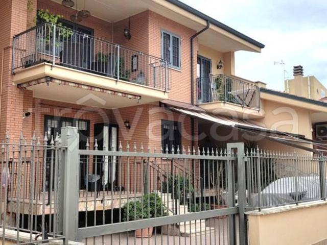 Quadrilocale in vendita a Roma via Publio De Tommasi, Tor Sapienza La Rustica