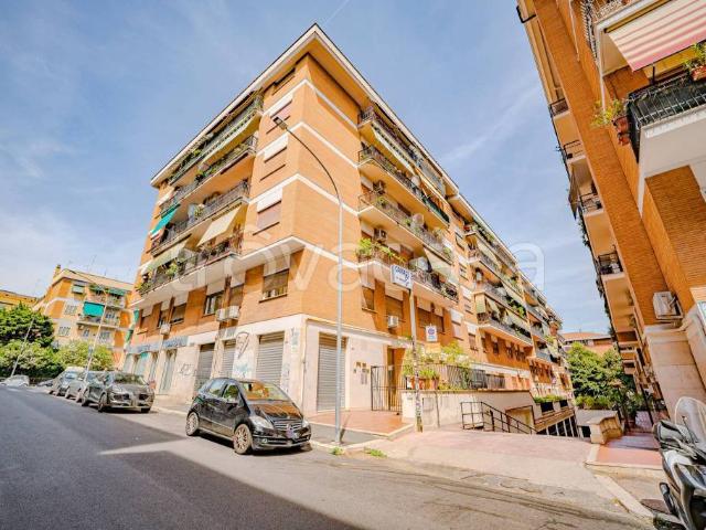 Quadrilocale in vendita a Roma via Pier Vettori, Colli Portuensi Casaletto