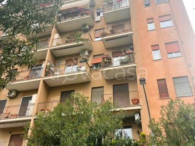 Quadrilocale in vendita a Roma via Piero Colonna, Villa Bonelli