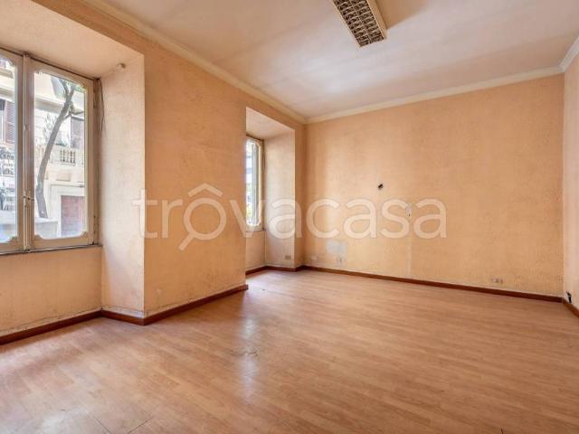 Quadrilocale in vendita a Roma via Valadier, Prati