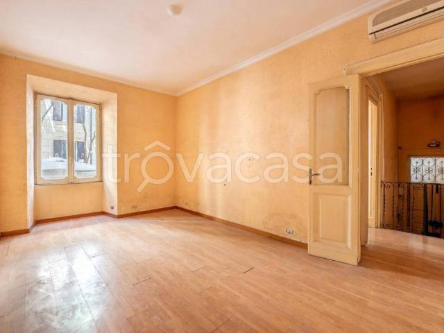 Quadrilocale in vendita a Roma via Valadier, Prati