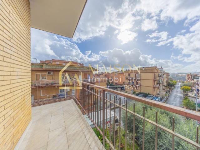 Quadrilocale in vendita a Roma via Vergiate, Prima Porta