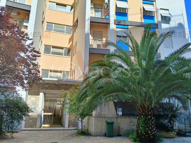 Quadrilocale in vendita a Roma viale dei Salesiani, Cinecittà