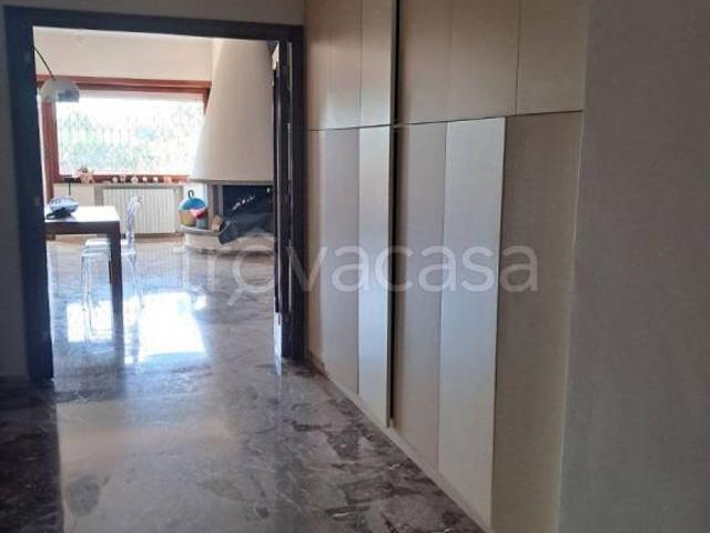 Quadrilocale in vendita a Roma viale Luca Gaurico, Cecchignola Giuliano Dalmata