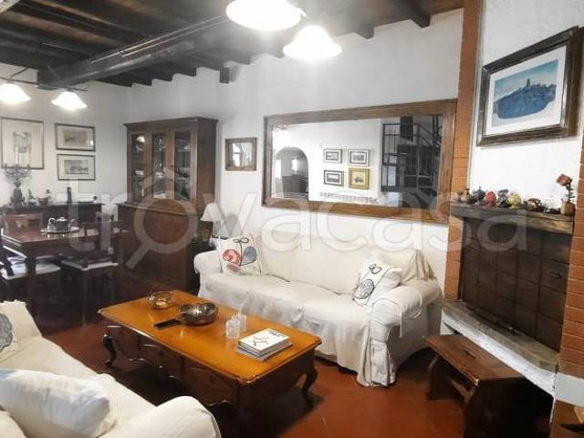 Quadrilocale in vendita a Ronciglione via Borgo di Sotto
