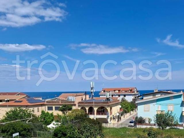 Quadrilocale in vendita a Roseto Capo Spulico via Nazionale, 98