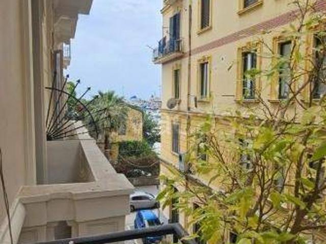 Quadrilocale in vendita a Salerno via Andrea Sabatini, Centro Storico Teatro Verdi