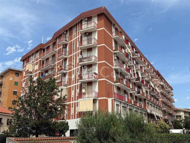 Quadrilocale in vendita a Salerno via g.B. Amenndola, 91, Pastena Pastena Alta