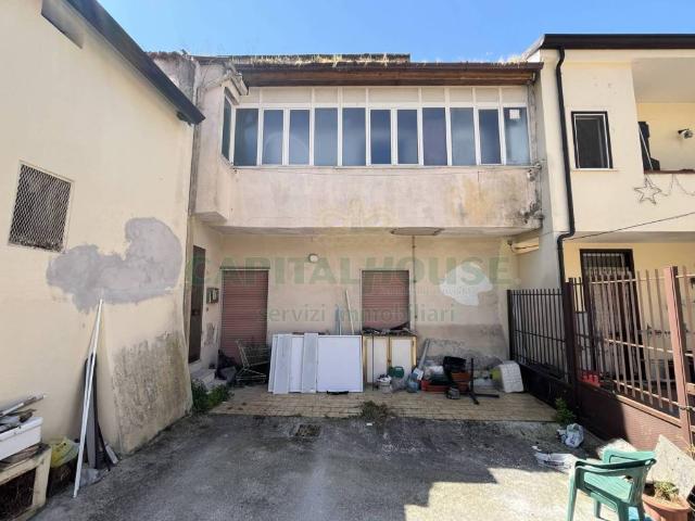 Quadrilocale in vendita a Santa Maria Capua Vetere via Luigi De Michele