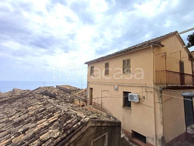 Quadrilocale in vendita a Sant'Andrea Apostolo dello Ionio via Vittorio Emanuele, 30