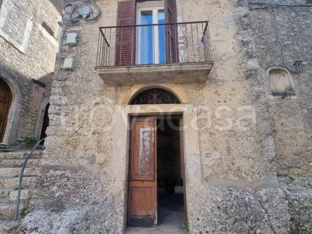 Quadrilocale in vendita a Santopadre via Notargiacomo Ettore