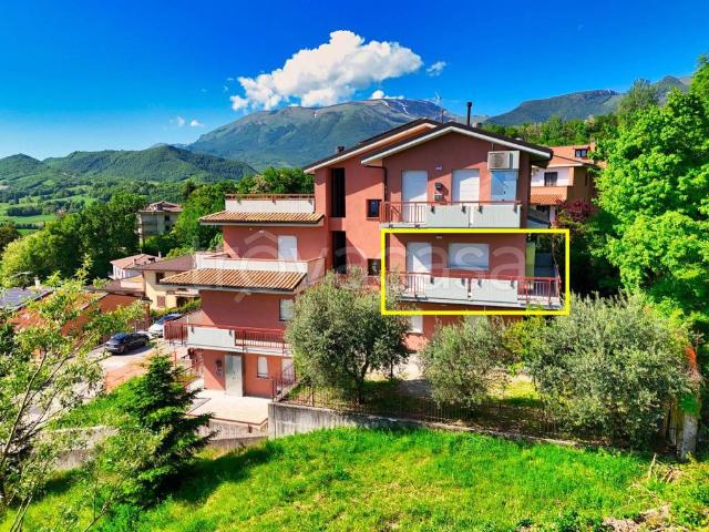 Quadrilocale in vendita a Sarnano via Giacomo Puccini, 2