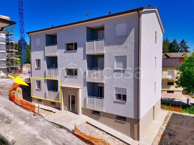 Quadrilocale in vendita a Sarnano via Santa Rita, 12