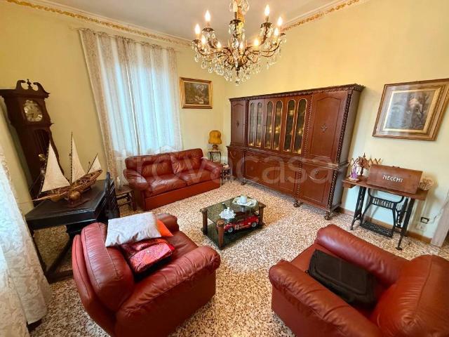 Quadrilocale in vendita a Saronno via Visconti, 7