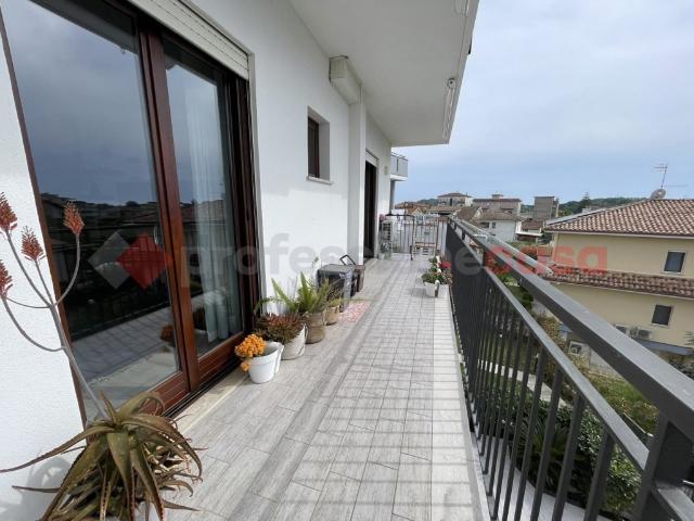 Quadrilocale in vendita a Scauri, Minturno