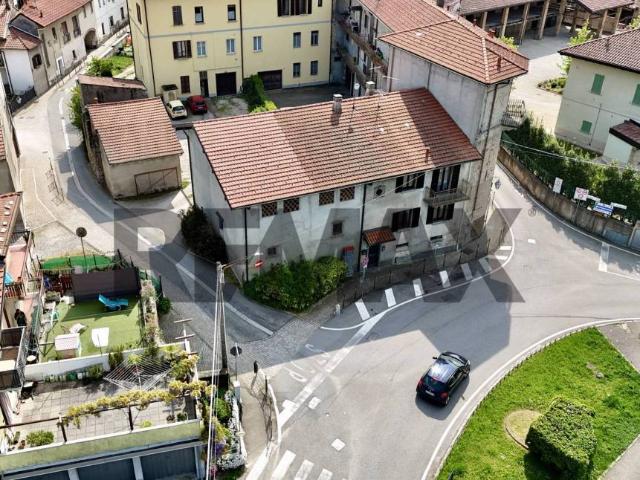 Quadrilocale in vendita a Schianno, Gazzada Schianno
