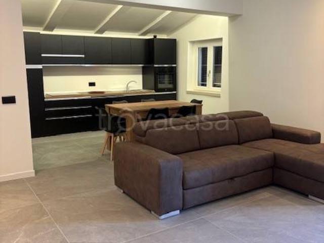 Quadrilocale in vendita a Sirmione via Colombare, 70