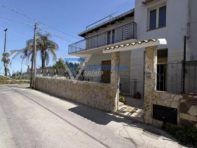 Quadrilocale in vendita a Siracusa via Chiaramonte Gulfi, Scala Greca Neapolis