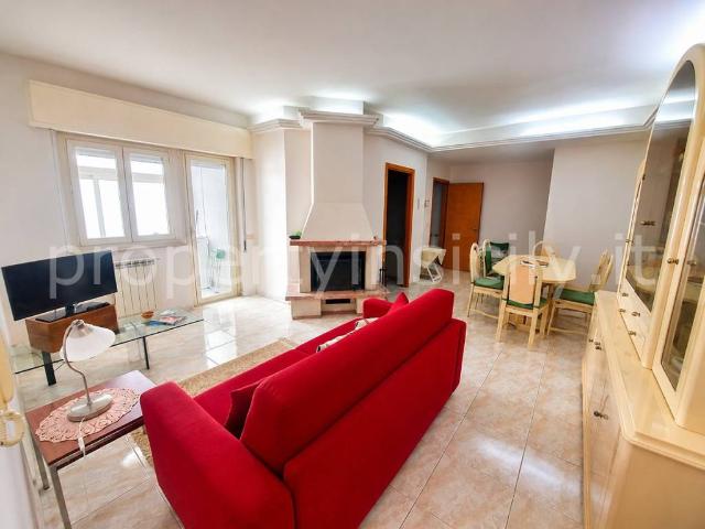 Quadrilocale in vendita a Siracusa via degli Aceri, 20, Cassibile