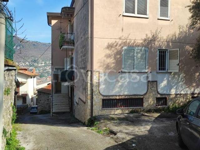 Quadrilocale in vendita a Solofra via Cortine