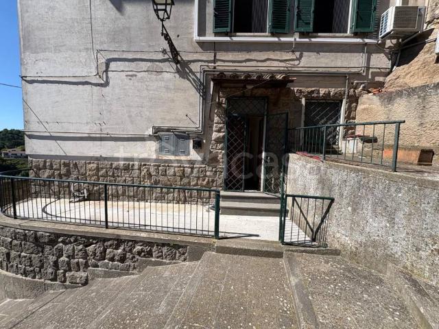 Quadrilocale in vendita a Soriano nel Cimino vicolo Sant'Anna, 5