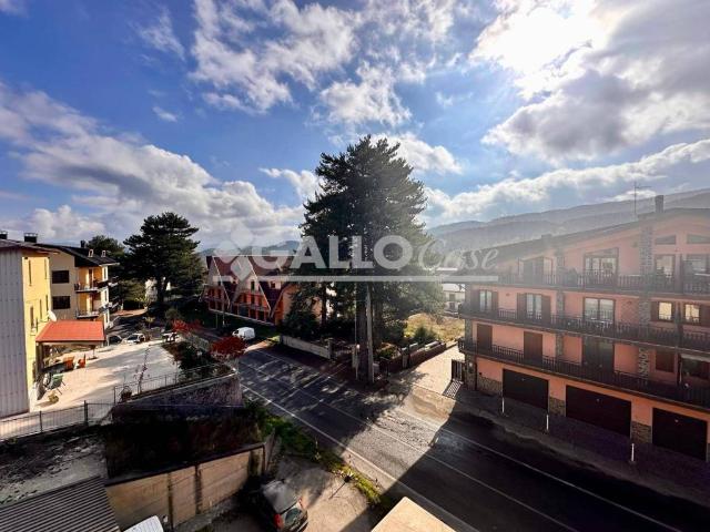 Quadrilocale in vendita a Spezzano della Sila via Forgitelle, Camigliatello Silano