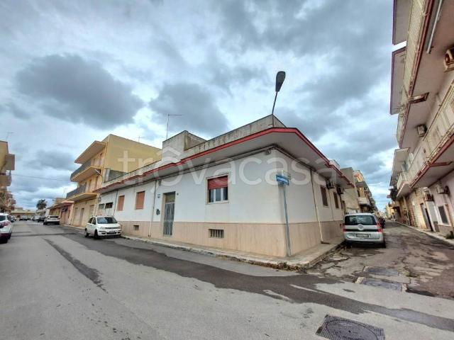 Quadrilocale in vendita a Taranto via Nuova, 44, Talsano San Donato