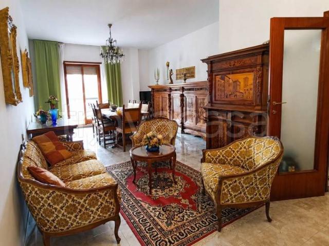 Quadrilocale in vendita a Terni via volta, 6, Centro città