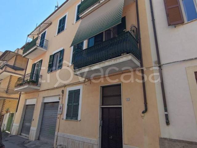Quadrilocale in vendita a Tivoli via Fratelli Zuccari, 6