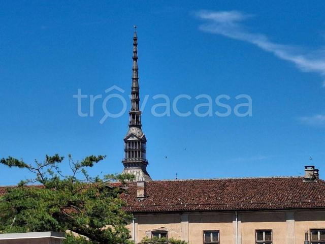 Quadrilocale in vendita a Torino via Giovanni Giolitti, 45, Via della Rocca