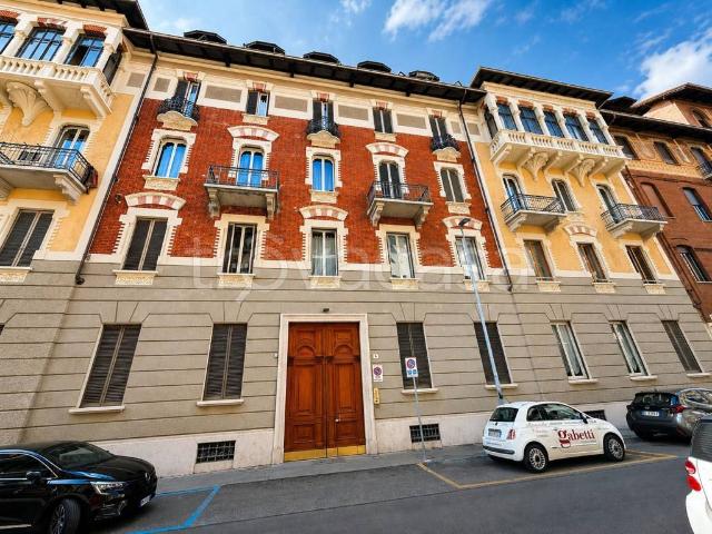 Quadrilocale in vendita a Torino via Federico Campana, 4, San Salvario Dante