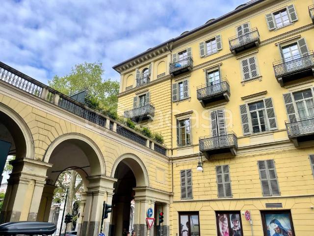 Quadrilocale in vendita a Torino via Luigi Lagrange, 44, Via Roma