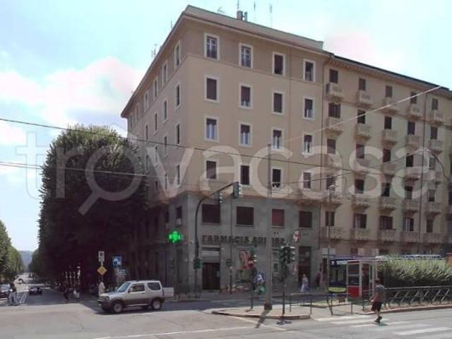 Quadrilocale in vendita a Torino corso Giulio Cesare, 24, Aurora