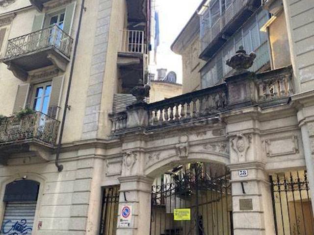 Quadrilocale in vendita a Torino largo Montebello, Vanchiglia
