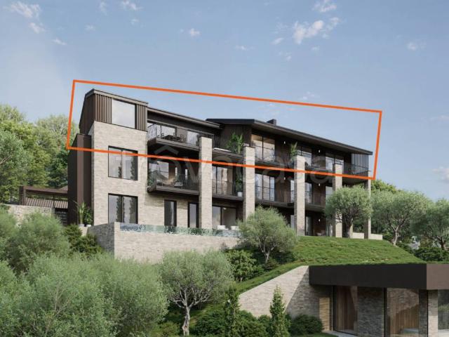 Quadrilocale in vendita a Torri del Benaco