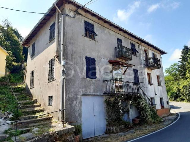 Quadrilocale in vendita a Torriglia, Laccio