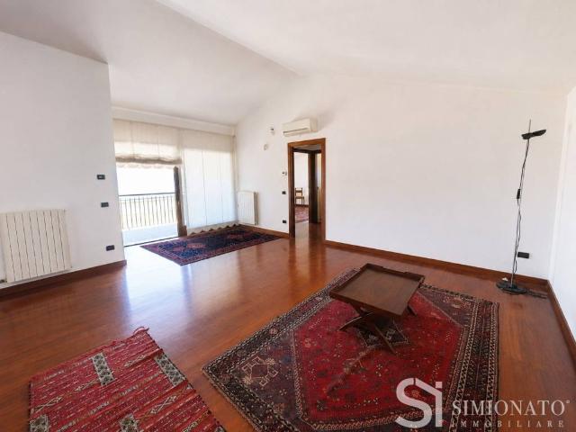 Quadrilocale in vendita a Treviso via Terraglio, San Lazzaro Ghirada