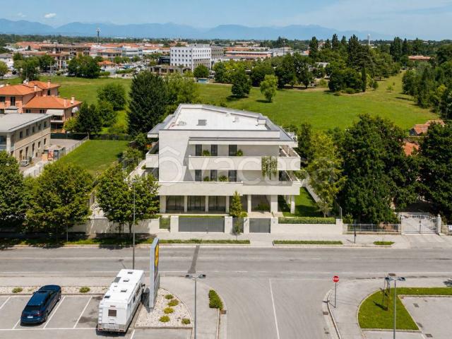 Quadrilocale in vendita a Treviso, Viale Luzzatti