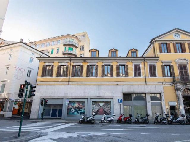 Quadrilocale in vendita a Trieste piazza goldoni, 1, Largo Barriera Ospedale Maggiore