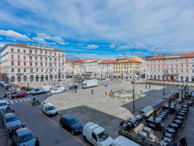 Quadrilocale in vendita a Trieste via Genova, 13, Borgo Teresiano