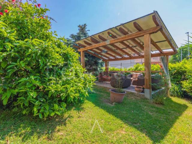 Quadrilocale in vendita a Vado Ligure via Sabazia, 34
