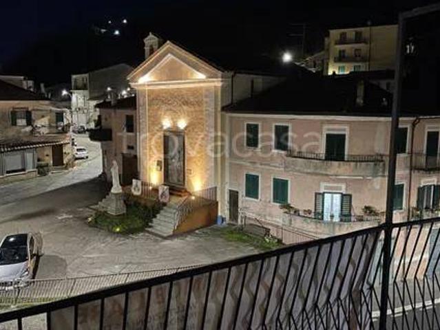 Quadrilocale in vendita a Valentano via Del Poggio, 1