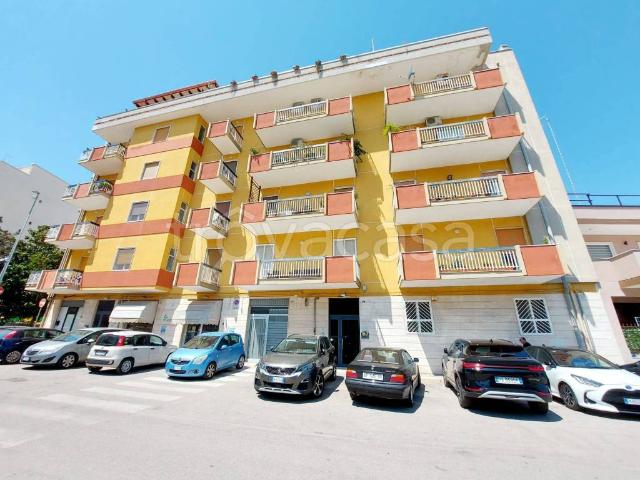 Quadrilocale in vendita a Valenzano via Piave