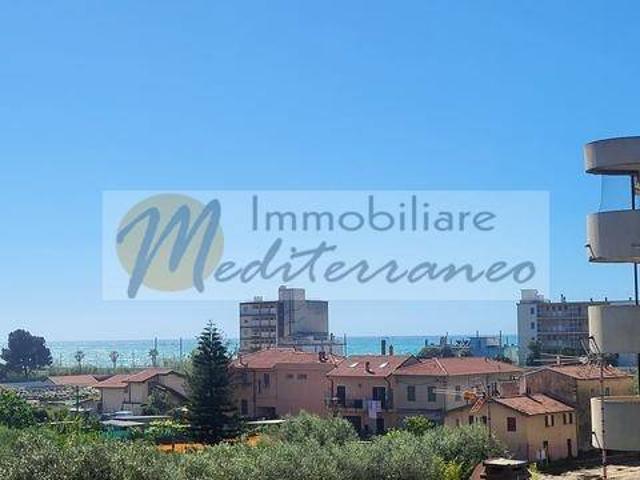Quadrilocale in vendita a Vallecrosia via Colonnello Aprosio